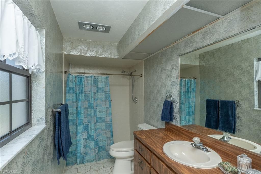 520 Valley Dr, Bonita Springs, FL 34134-11