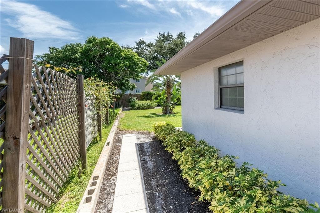 520 Valley Dr, Bonita Springs, FL 34134-18