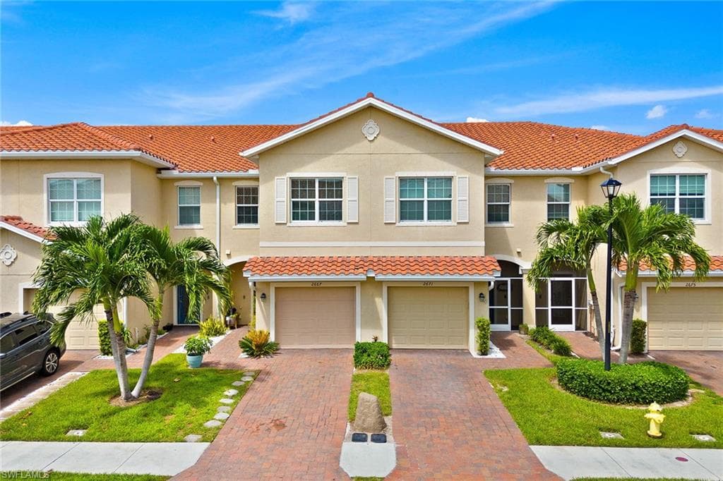 2667 Blossom Way, Naples, FL 34120-2