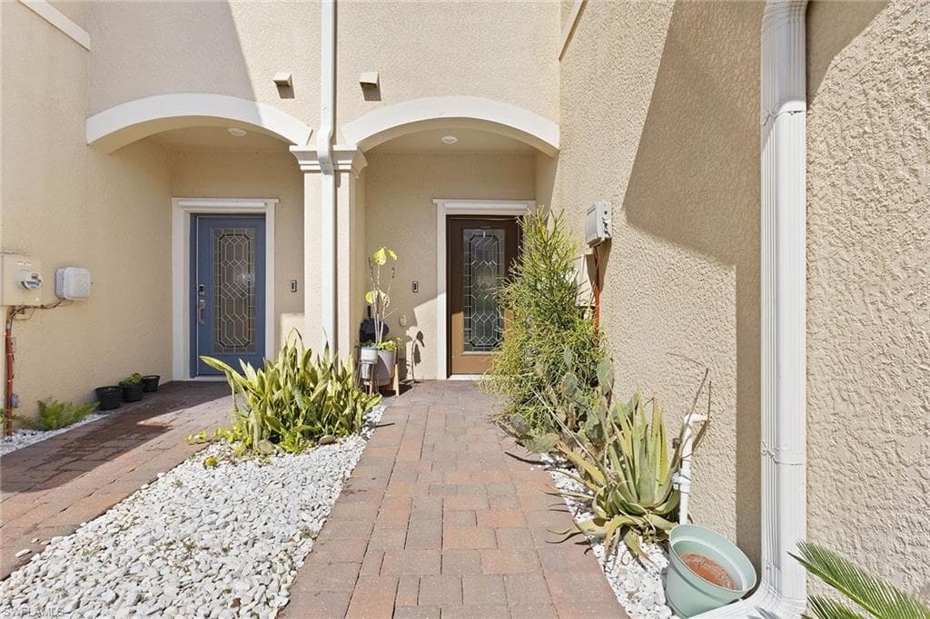 2667 Blossom Way, Naples, FL 34120-3