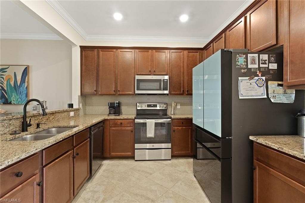 2667 Blossom Way, Naples, FL 34120-8