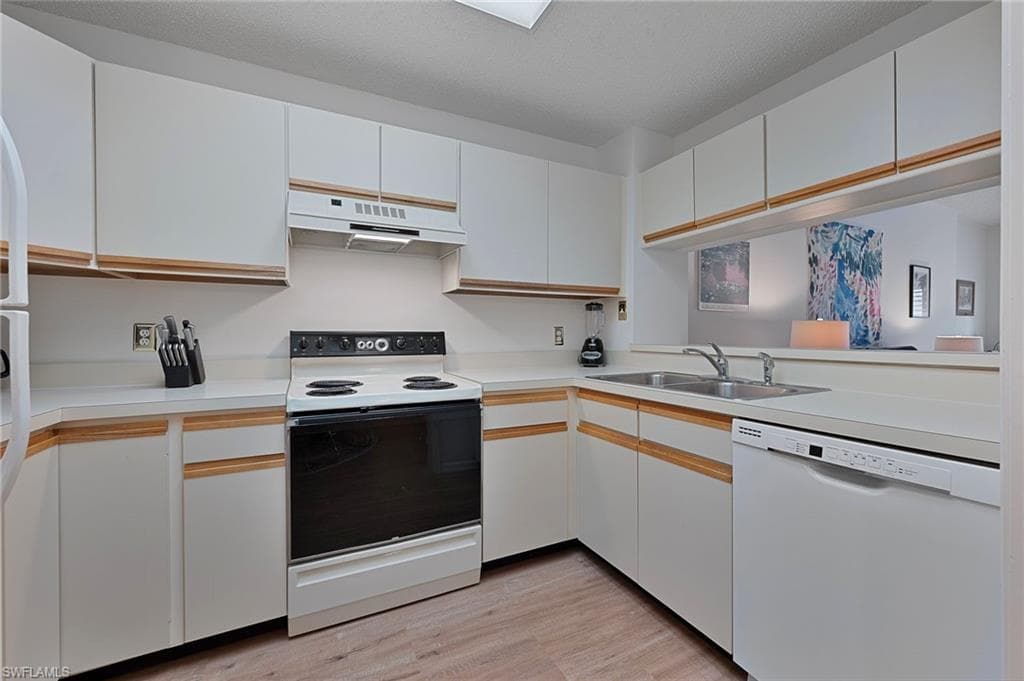 201 Arbor Lake Dr 2-205, Naples, FL 34110-9