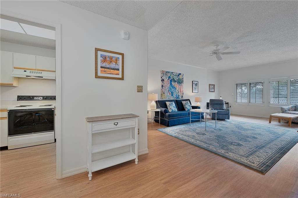 201 Arbor Lake Dr 2-205, Naples, FL 34110-4