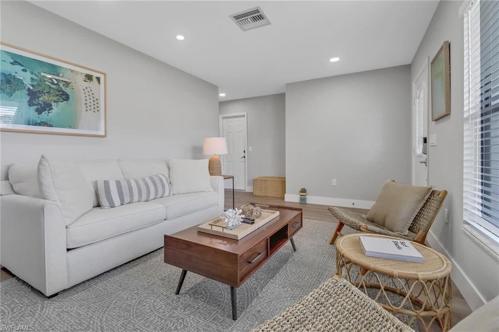 754 95th Ave N, Naples, FL 34108-5