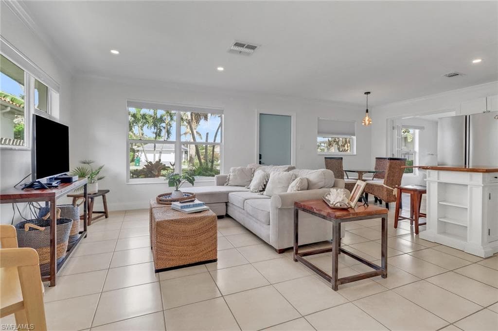 758 93rd Ave N, Naples, FL 34108-8