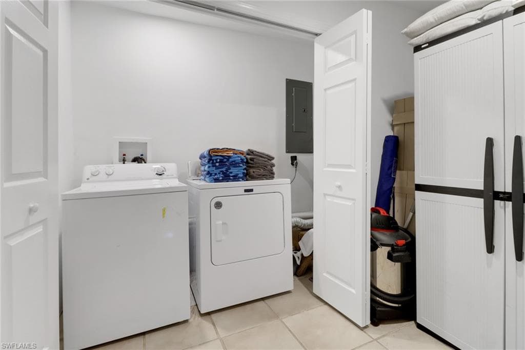 758 93rd Ave N, Naples, FL 34108-17