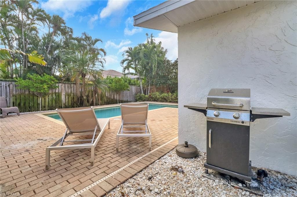 758 93rd Ave N, Naples, FL 34108-19