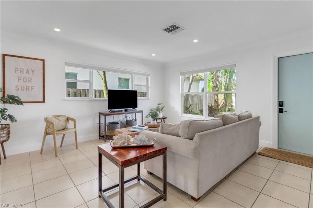 758 93rd Ave N, Naples, FL 34108-7