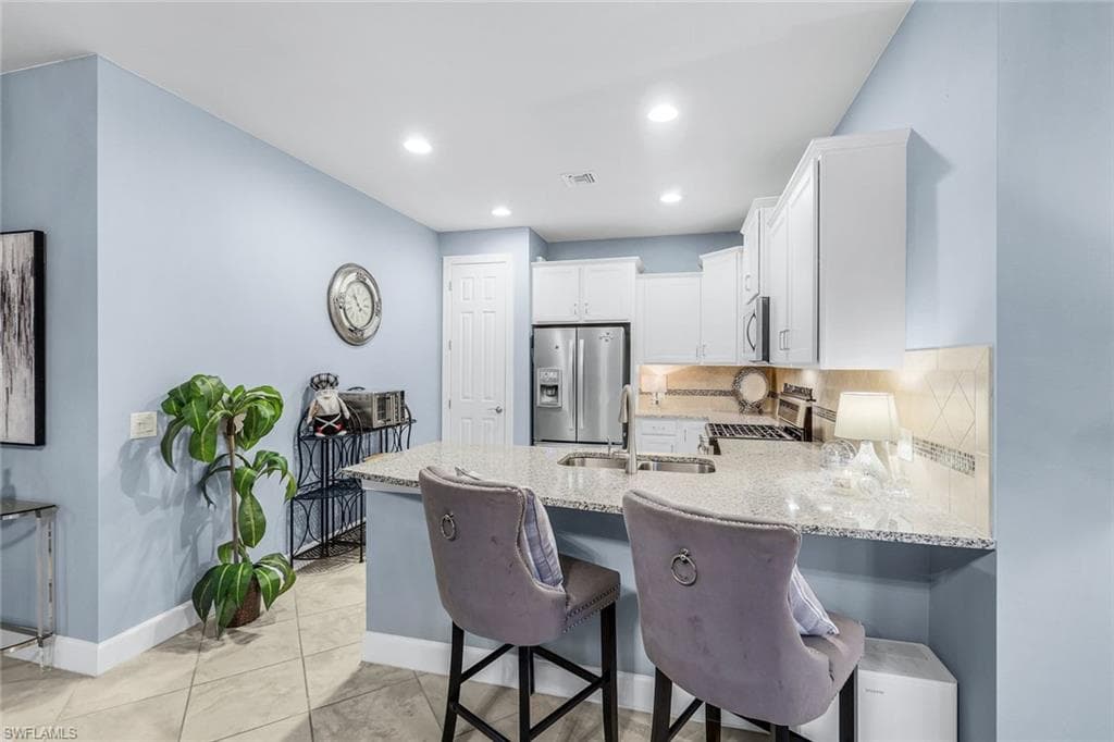 7659 Jacaranda Ln, Naples, FL 34114-9