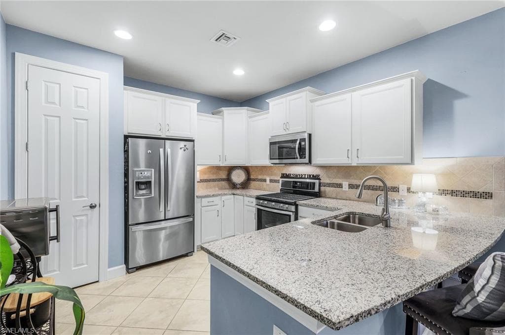 7659 Jacaranda Ln, Naples, FL 34114-10
