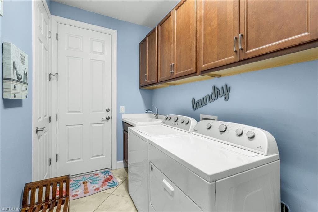 7659 Jacaranda Ln, Naples, FL 34114-21
