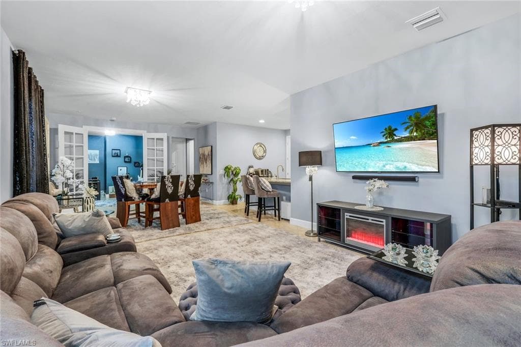 7659 Jacaranda Ln, Naples, FL 34114-3