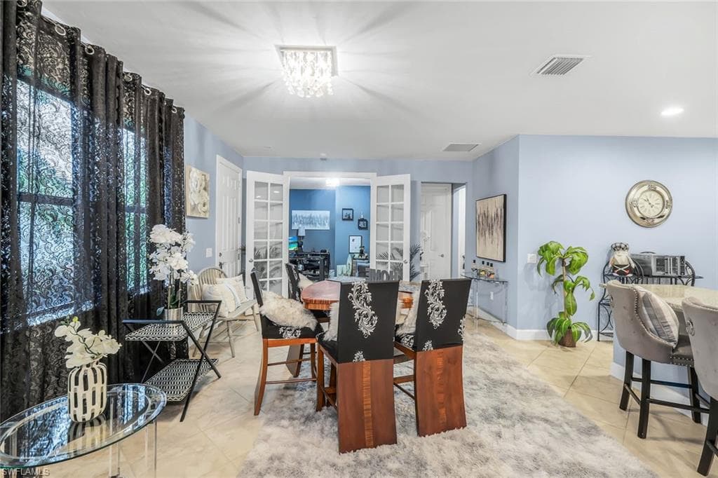 7659 Jacaranda Ln, Naples, FL 34114-4