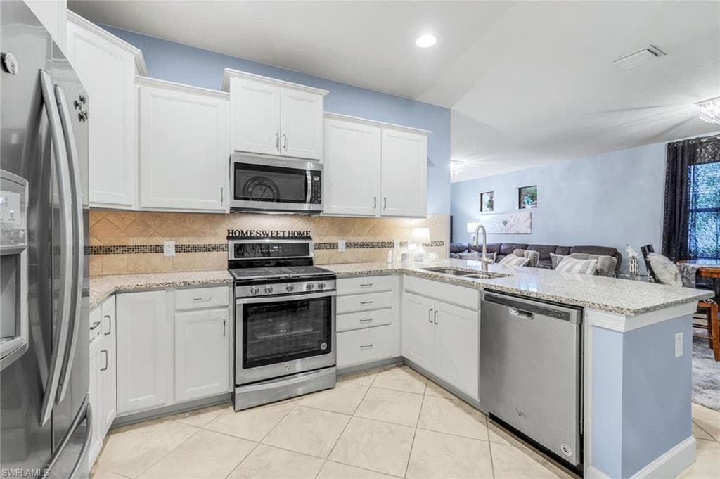7659 Jacaranda Ln, Naples, FL 34114-8