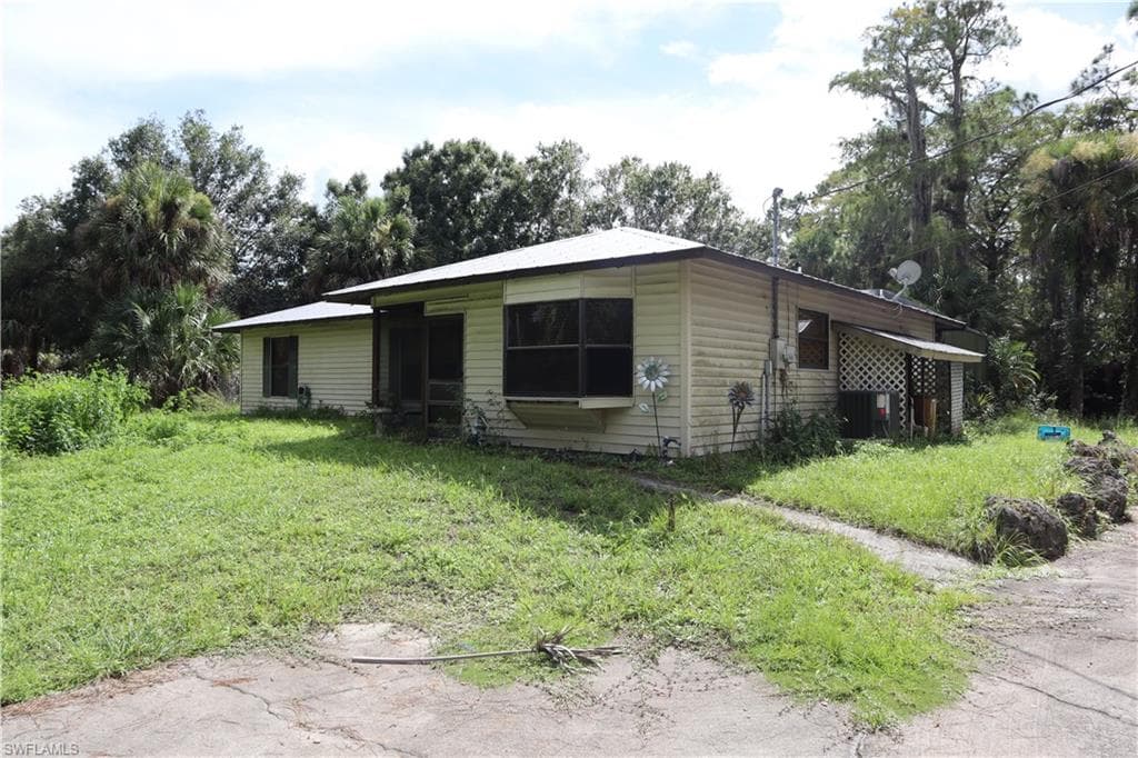 461 18th St SE, Naples, FL 34117-1