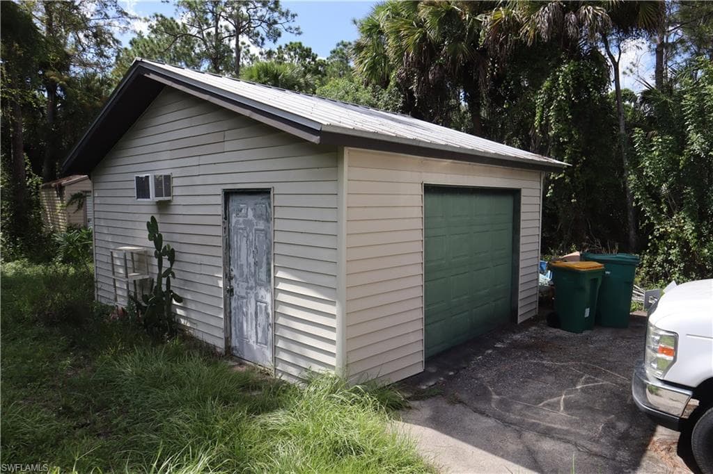 461 18th St SE, Naples, FL 34117-3