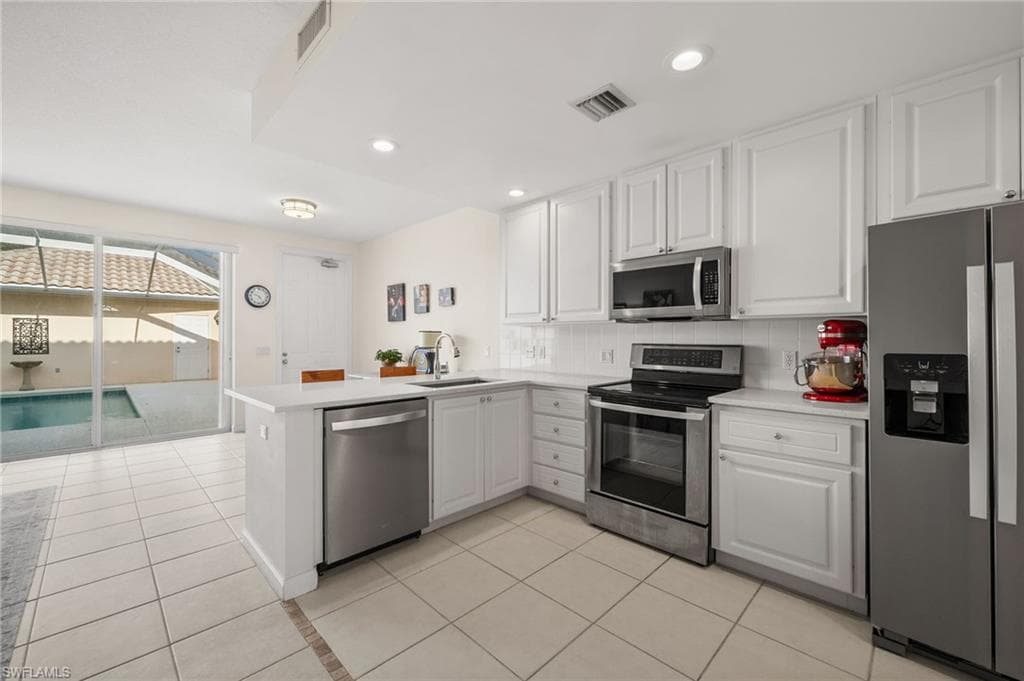 6072 Towncenter Cir, Naples, FL 34119-11