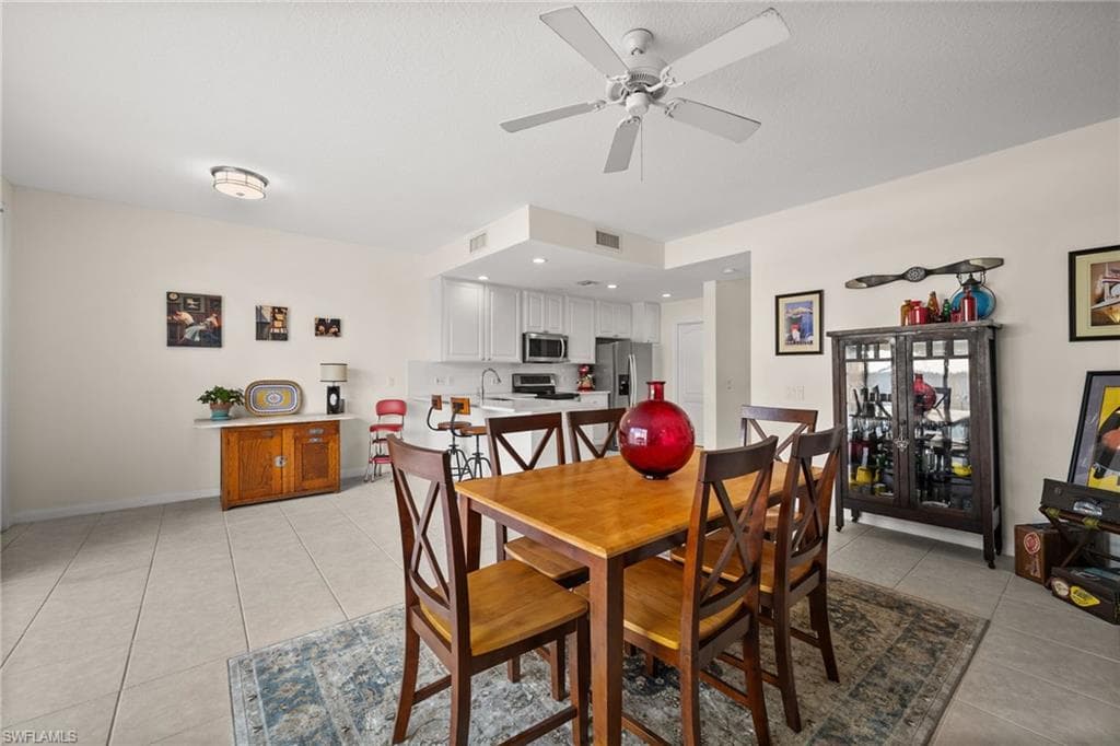 6072 Towncenter Cir, Naples, FL 34119-14