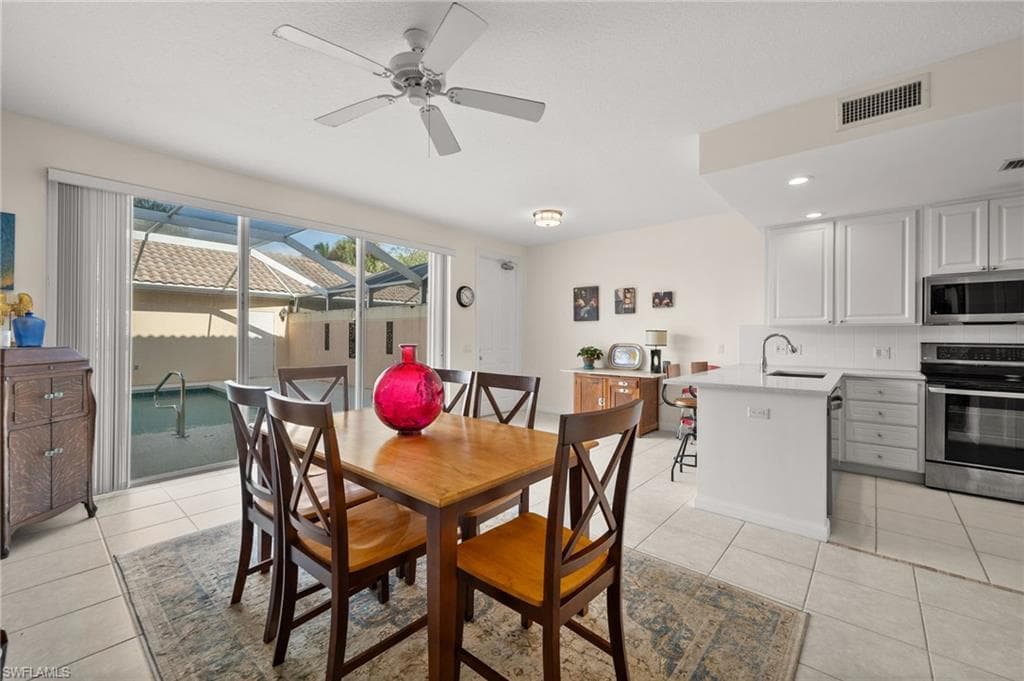 6072 Towncenter Cir, Naples, FL 34119-15