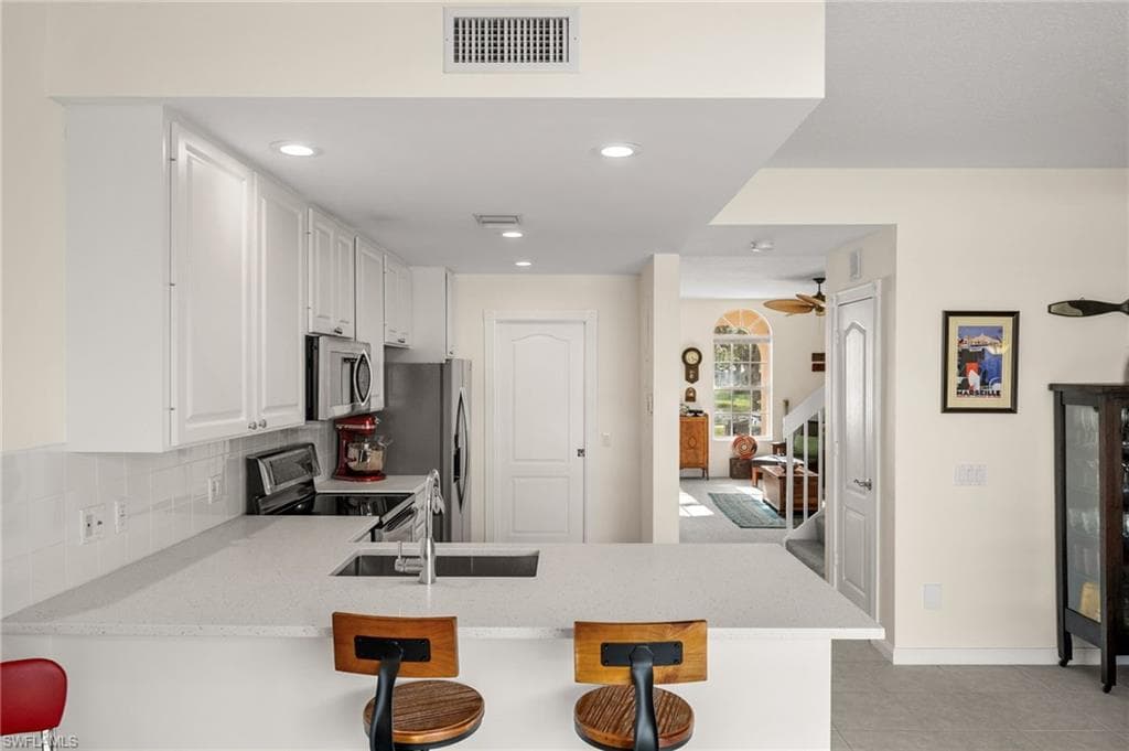 6072 Towncenter Cir, Naples, FL 34119-17