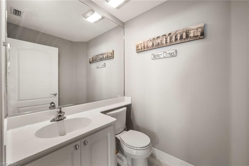 6072 Towncenter Cir, Naples, FL 34119-18