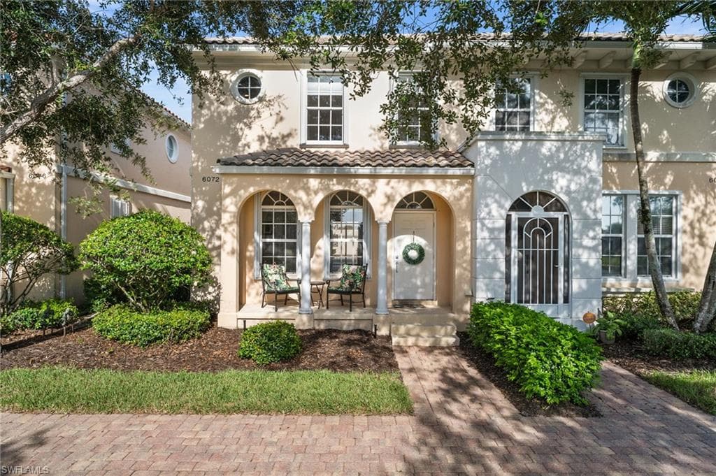 6072 Towncenter Cir, Naples, FL 34119-2