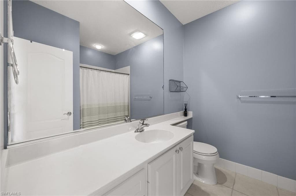 6072 Towncenter Cir, Naples, FL 34119-29
