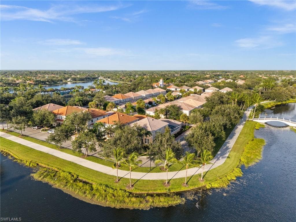 6072 Towncenter Cir, Naples, FL 34119-32