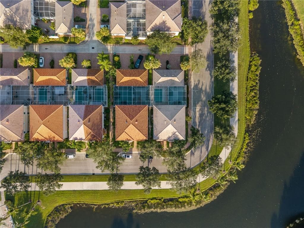 6072 Towncenter Cir, Naples, FL 34119-33