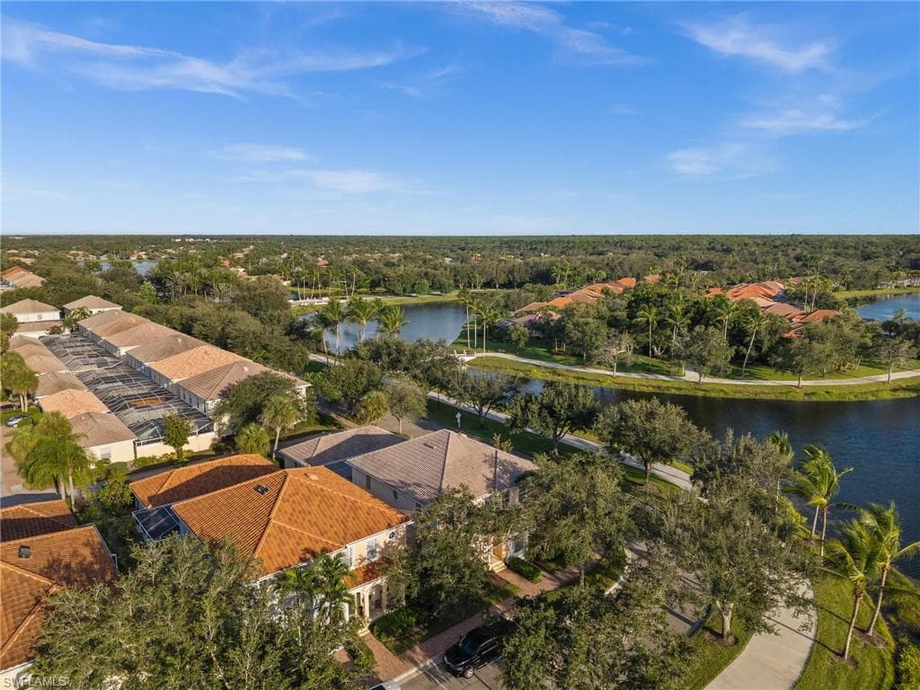 6072 Towncenter Cir, Naples, FL 34119-36
