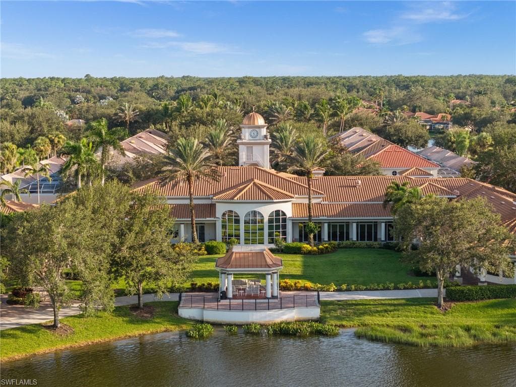 6072 Towncenter Cir, Naples, FL 34119-38