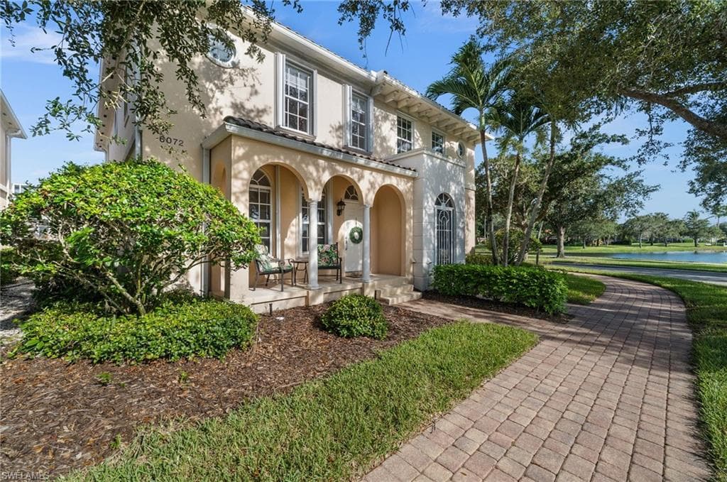 6072 Towncenter Cir, Naples, FL 34119-3