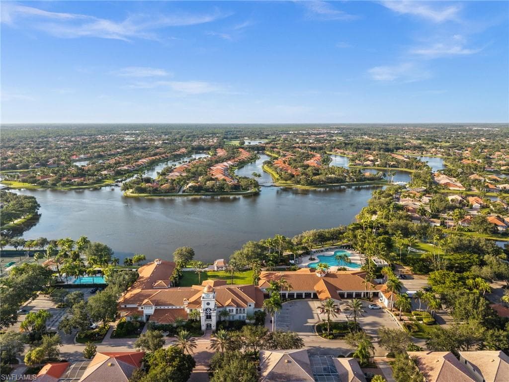 6072 Towncenter Cir, Naples, FL 34119-39
