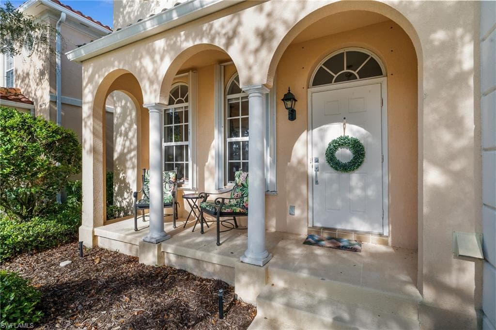 6072 Towncenter Cir, Naples, FL 34119-4