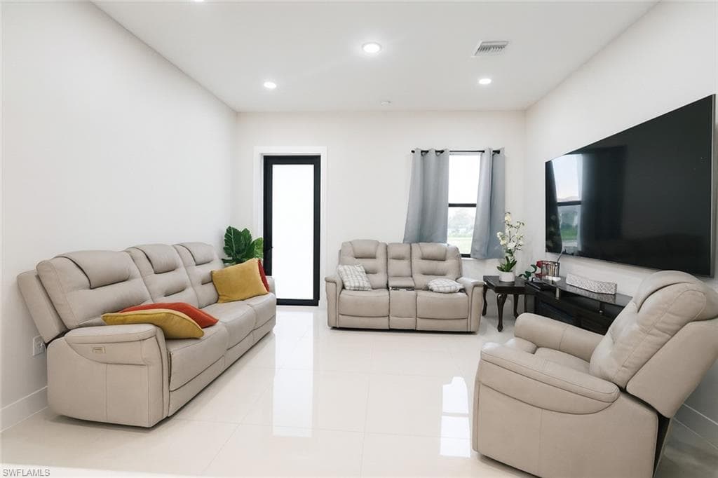 732 Troy Ave, Lehigh Acres, FL 33974-4