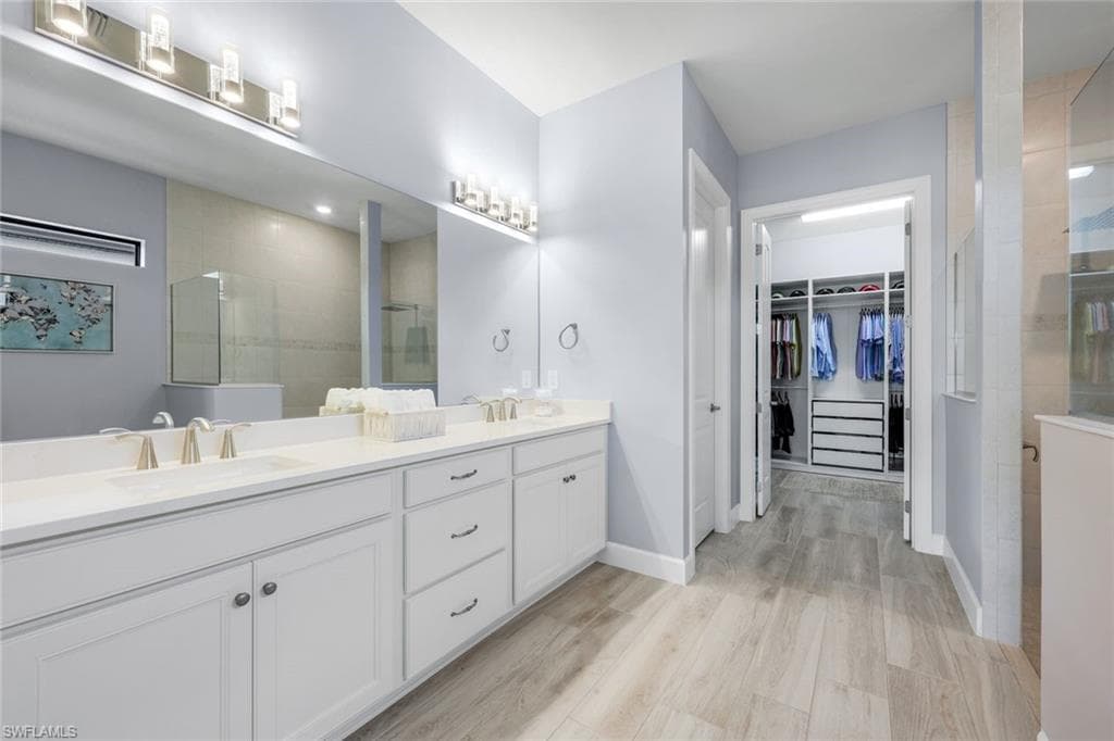 9512 Greyhawk Trl, Naples, FL 34120-21