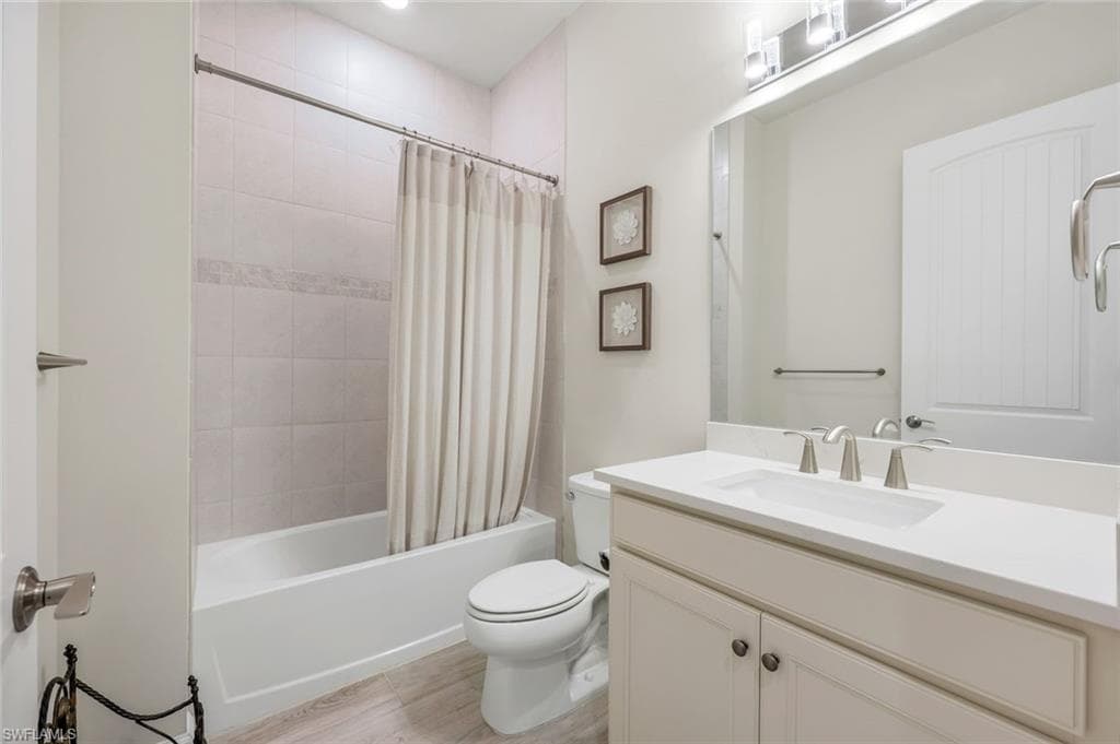 9512 Greyhawk Trl, Naples, FL 34120-28