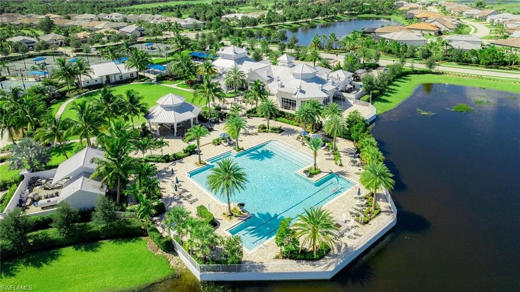 9512 Greyhawk Trl, Naples, FL 34120-39