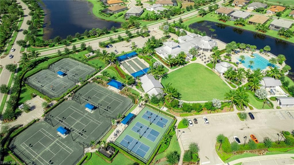 9512 Greyhawk Trl, Naples, FL 34120-40