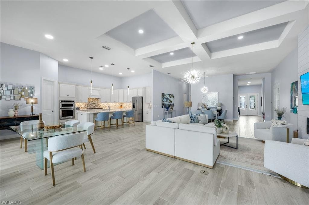 9512 Greyhawk Trl, Naples, FL 34120-5