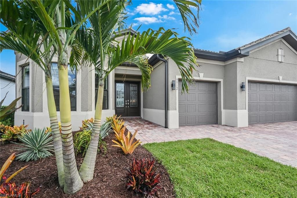 9512 Greyhawk Trl, Naples, FL 34120-7