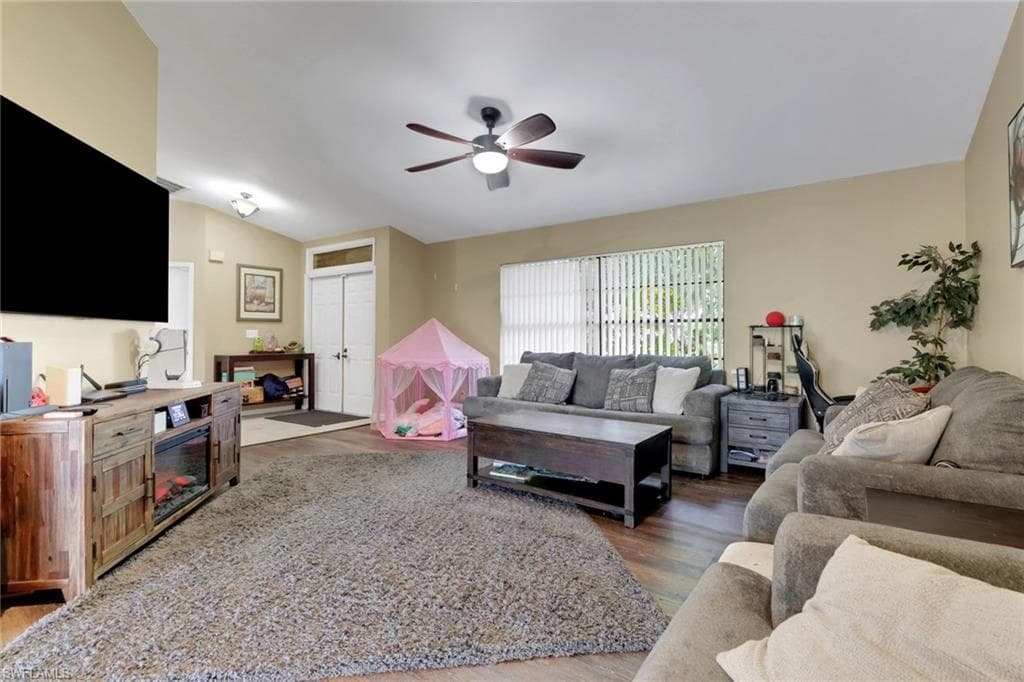 9414 Pineapple Rd, Fort Myers, FL 33967-5