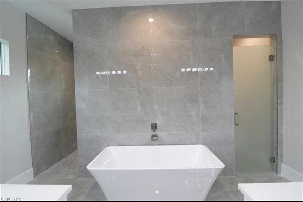 2461 Golden Gate Blvd E, Naples, FL 34120-23