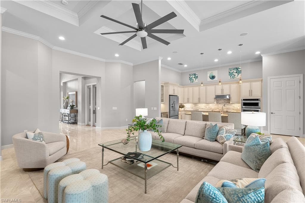 9052 Graphite Cir, Naples, FL 34120-8