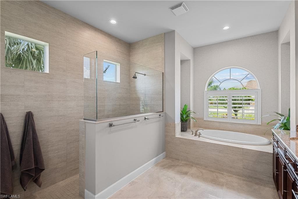 9052 Graphite Cir, Naples, FL 34120-23