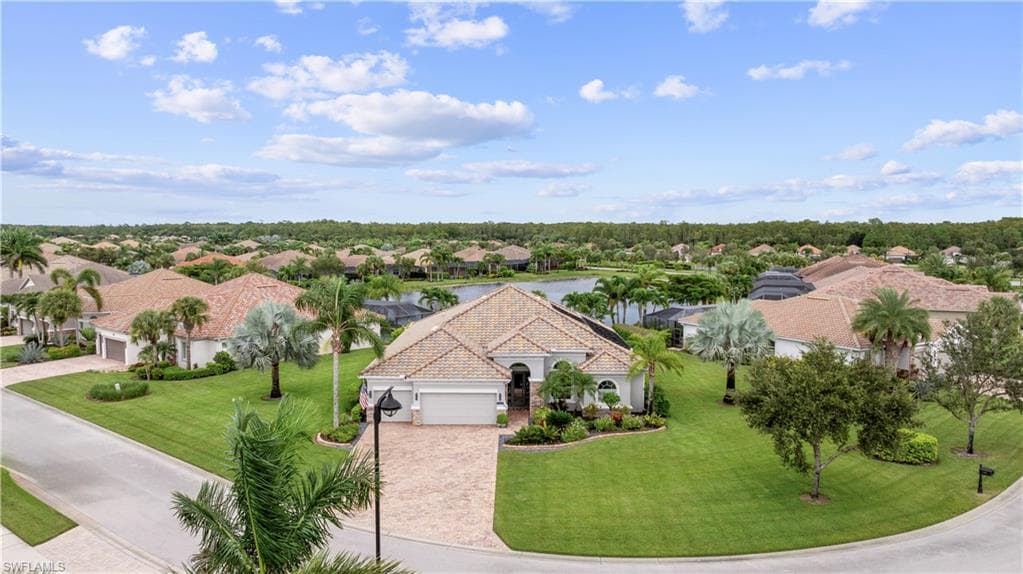 9052 Graphite Cir, Naples, FL 34120-1