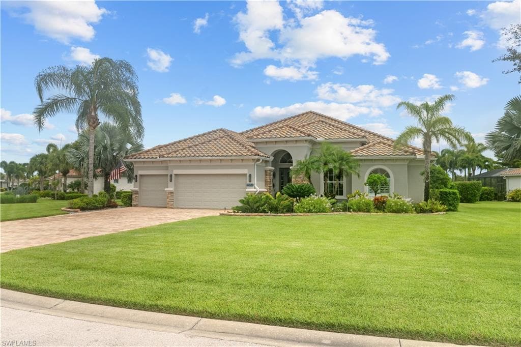 9052 Graphite Cir, Naples, FL 34120-2