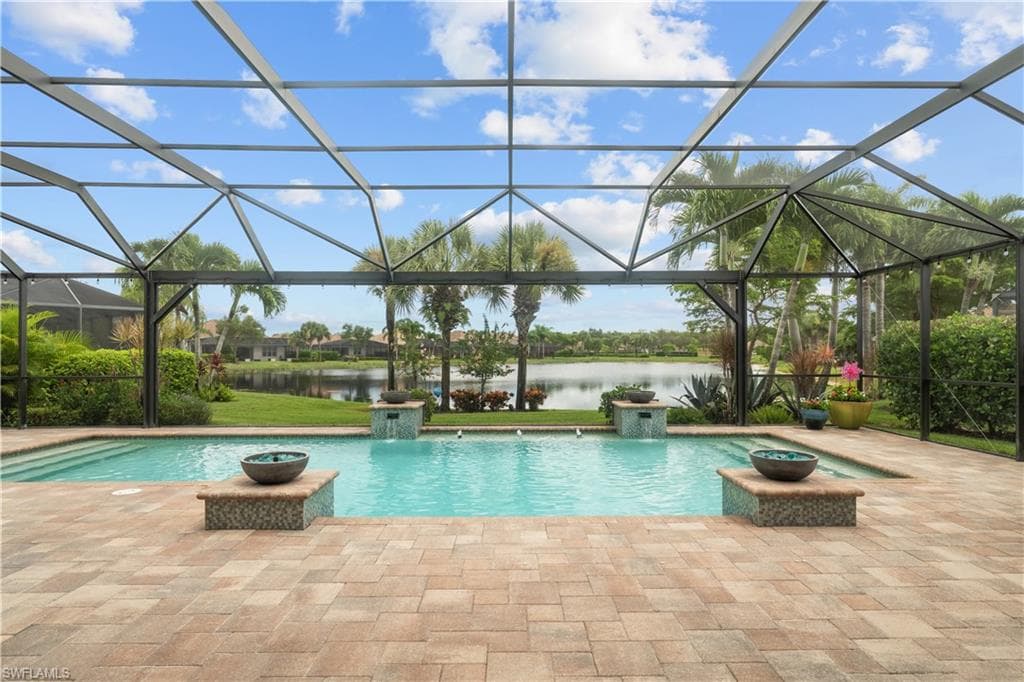 9052 Graphite Cir, Naples, FL 34120-3