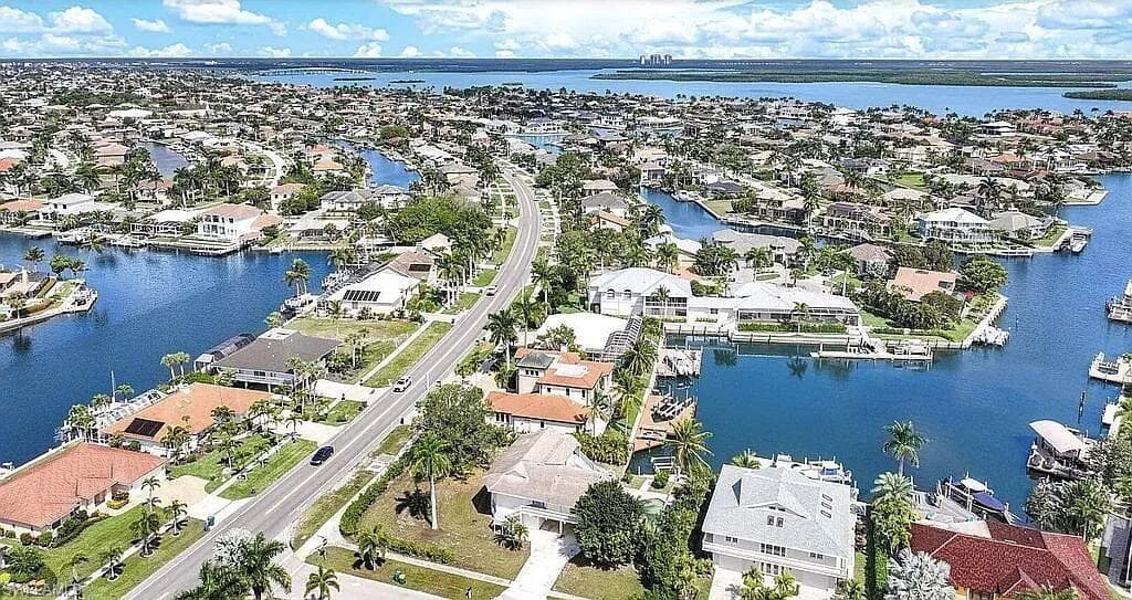 1800 Woodbine Ct, Marco Island, FL 34145-45