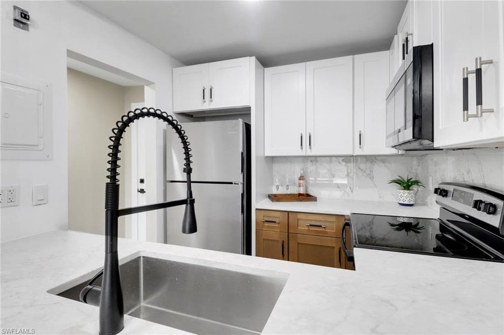 1195 Clam Ct 202, Naples, FL 34102-10